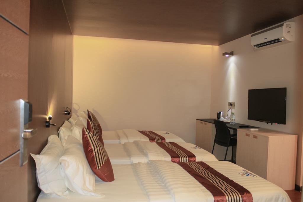 Seashore Beach Inn Maafushi Bagian luar foto