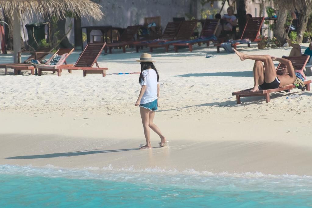 Seashore Beach Inn Maafushi Bagian luar foto